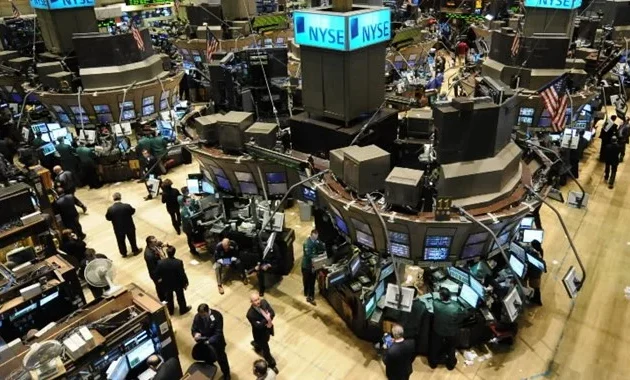 Wall Street Terpuruk, Minyak Meroket, Teknologi Terkendala: Apa Penyebabnya?