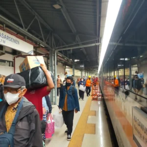 Wamenhub Minta Maaf Perjalanan Kereta Api Terganggu Akibat Insiden di Bekasi Timur