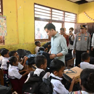 Wapres Gibran Janjikan Solusi Peningkatan Kesejahteraan Guru Honorer di SD Inpres Kaniti Kupang