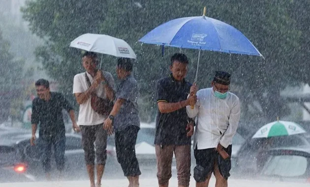 Waspada! BMKG Prediksi Hujan Lebat Mengguyur Jakarta Siang Ini, Siapkan Payung Anda!