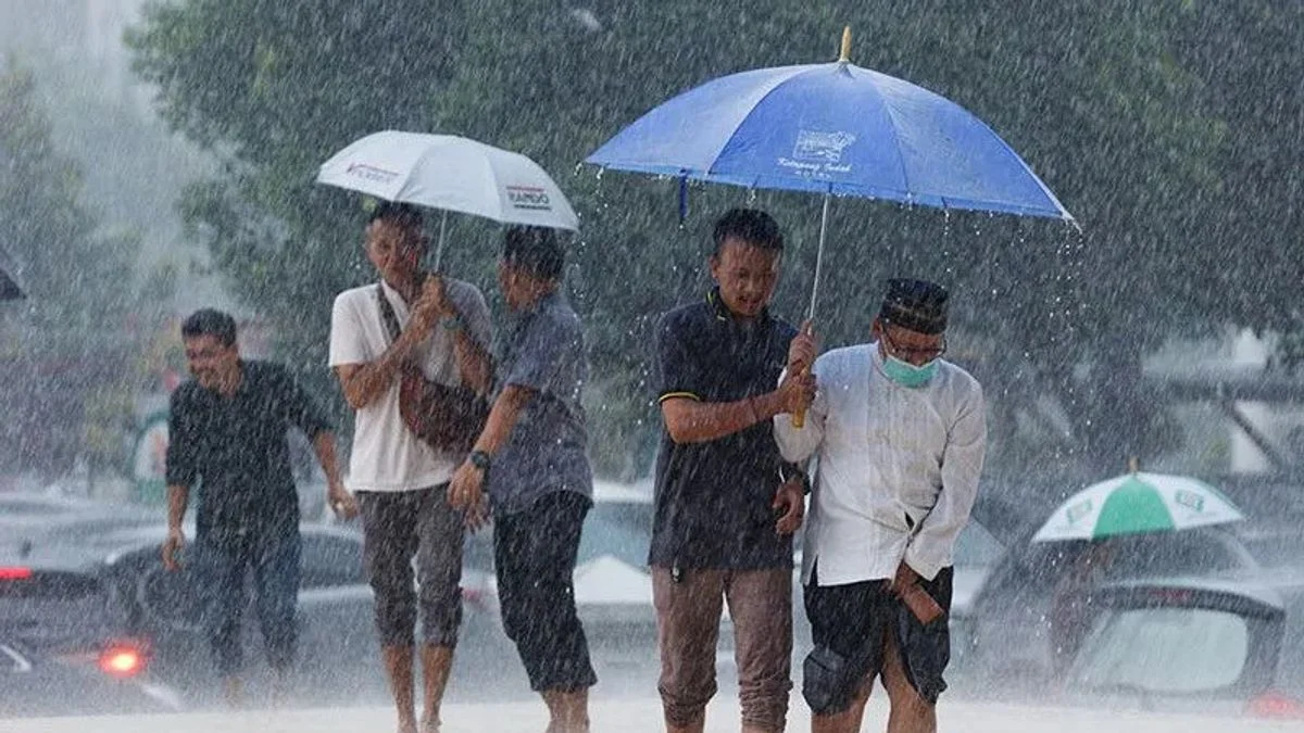 Waspada! BMKG Prediksi Hujan Lebat Mengguyur Jakarta Siang Ini, Siapkan Payung Anda!