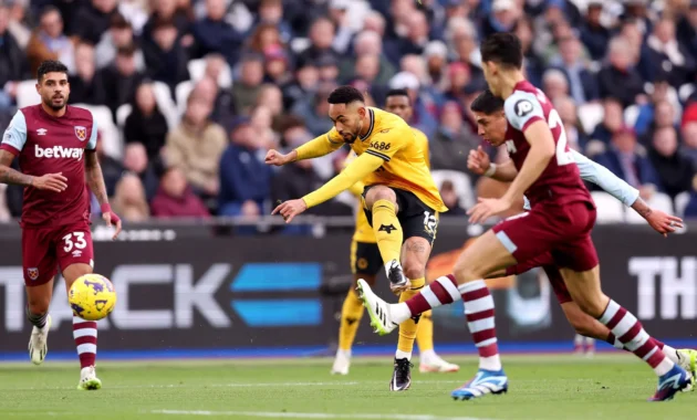 West Ham Tundukkan Wolves 4-0, Tottenham Masuk Zona Degradasi West Ham Tundukkan Wolves 4-0, Tottenham Masuk Zona Degradasi