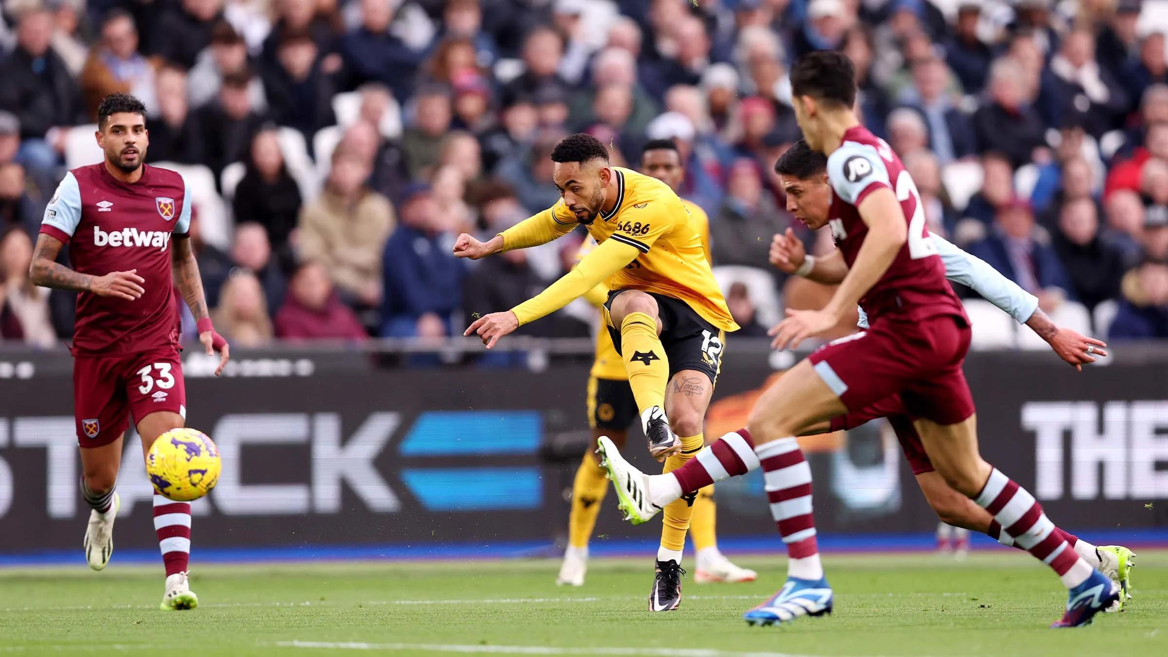 West Ham Tundukkan Wolves 4-0, Tottenham Masuk Zona Degradasi