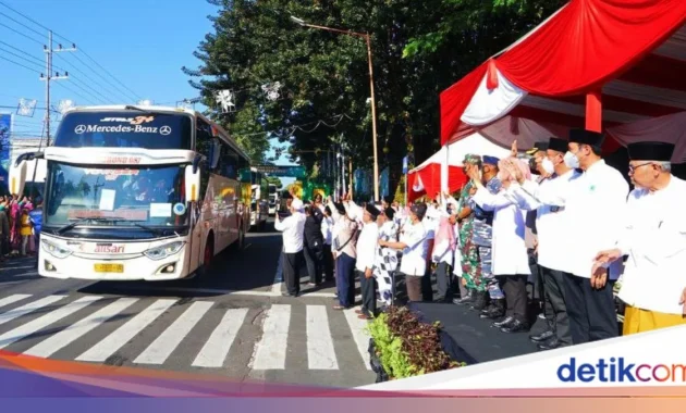 1.312 Calon Haji Banyuwangi Diberangkatkan ke Asrama Haji Surabaya