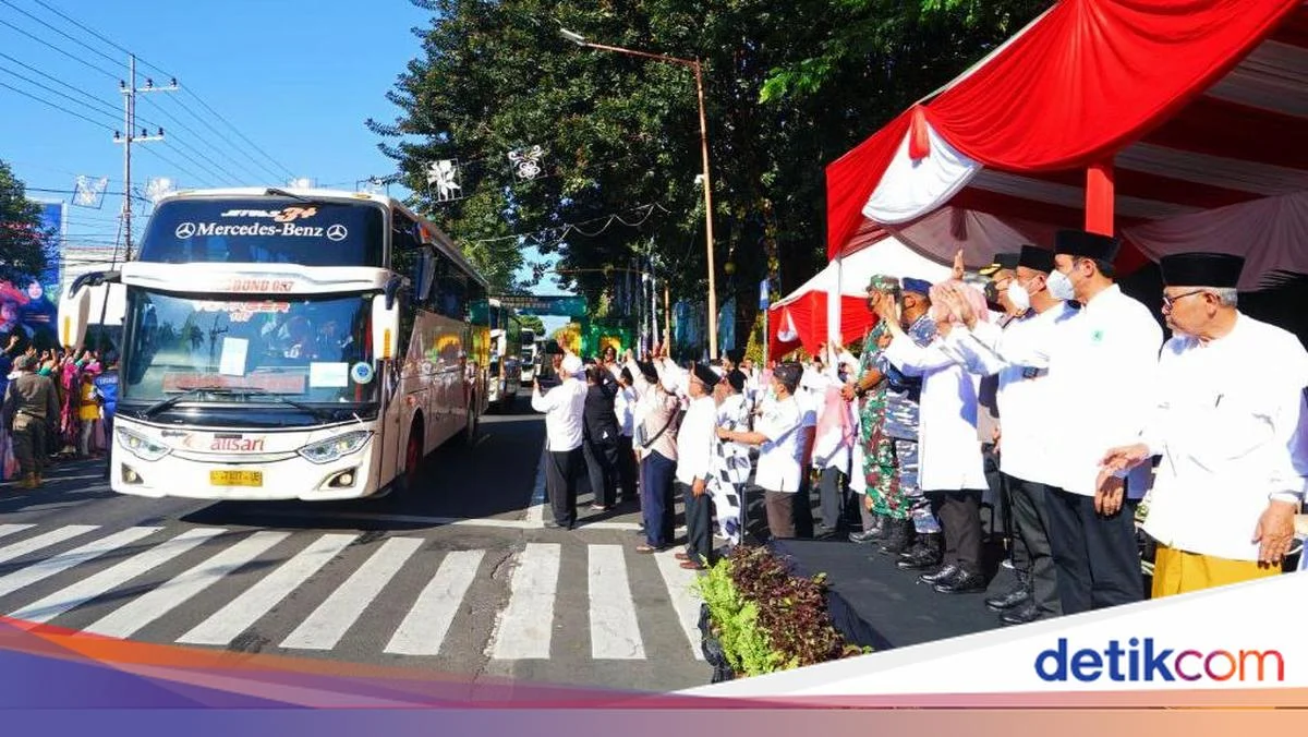 1.312 Calon Haji Banyuwangi Diberangkatkan ke Asrama Haji Surabaya