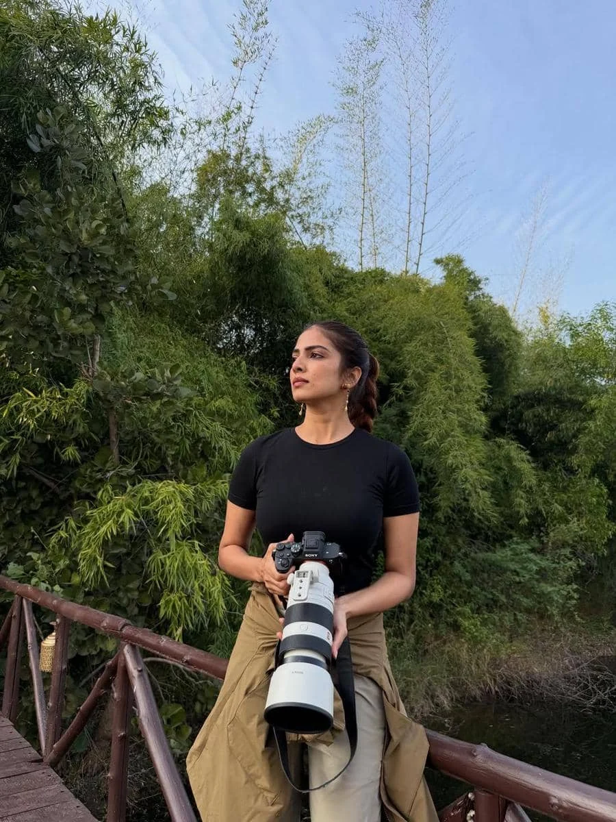 10 Momen Tak Terlupakan Malavika Mohanan Selama Liburan di Indonesia: Dari Pantai Bali hingga Pendakian Merapi