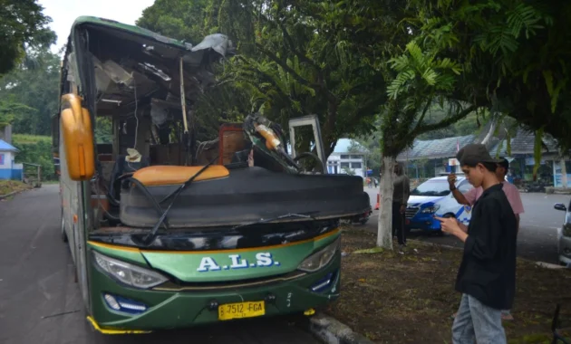 14 Korban Tewas Kecelakaan Bus ALS di Sumsel Teridentifikasi