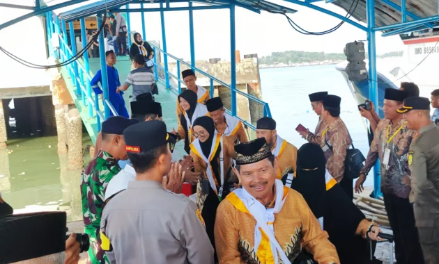 4.357 Calon Haji Asal Riau Berangkat ke Makkah