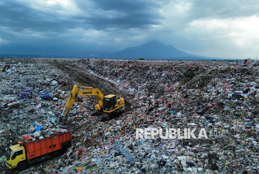 75 % TPA di Riau Masih Pakai Open Dumping, Jumhur Desak Percepatan RDF dan Methane Capture