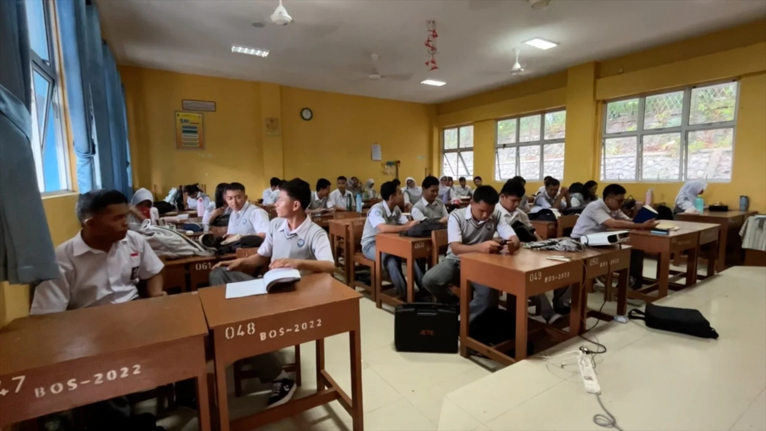 90% Sekolah di Kepri Kekurangan Kelas, Mendikdasmen Beri Bantuan