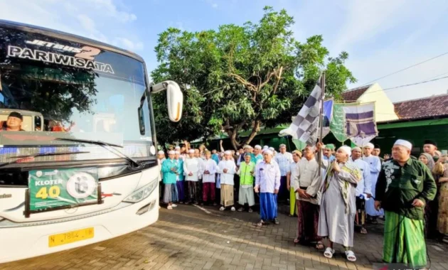 997 Calon Haji Asal Situbondo Diberangkatkan ke Surabaya