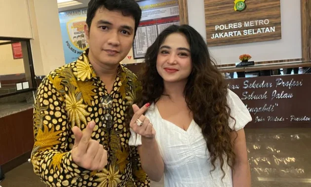 Aldi Taher & Dewi Perssik Akur Kembali: Kisah Perdamaian yang Mengguncang Media Sosial Aldi Taher & Dewi Perssik Akur Kembali: Kisah Perdamaian yang Mengguncang Media Sosial