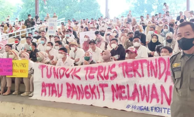 Aliansi PPPK Paruh Waktu Gugat Presiden: Tiga Tuntutan, Dua Solusi, dan Empat Berita Lain yang Menggegerkan Indonesia!