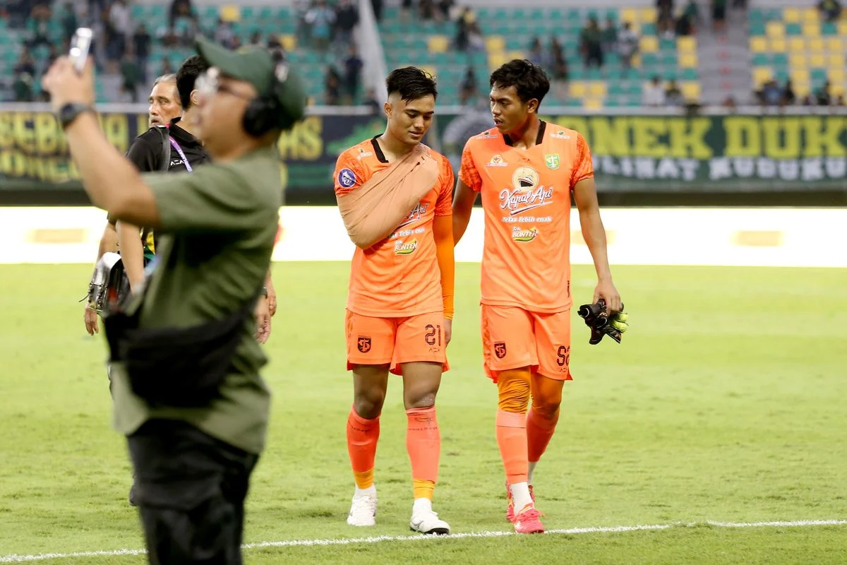 Andhika Ramadhani Buktikan Kualitas: Penjaga Gawang Persebaya Tanpa Ernando Ari, Redam Malut United!