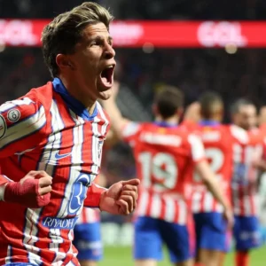Arteta Sesalkan Keputusan VAR di Atletico Madrid, Simeone Tanggapi Santai, Sementara Arsenal Rayakan Gelar dan Penghargaan Manajer Terbaik