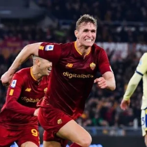 AS Roma Pastikan Tiket Liga Champions Usai Kalahkan Hellas Verona