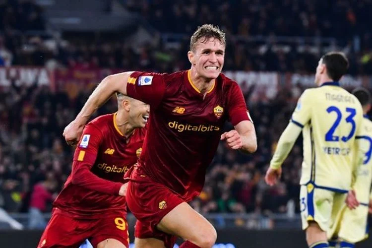 AS Roma Pastikan Tiket Liga Champions Usai Kalahkan Hellas Verona
