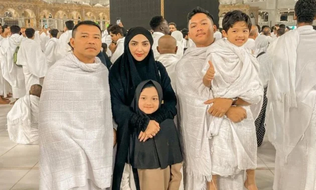 Ashanty-Anang dan Raffi Sampaikan Kabar Bahagia dari Tanah Suci saat Idul Adha