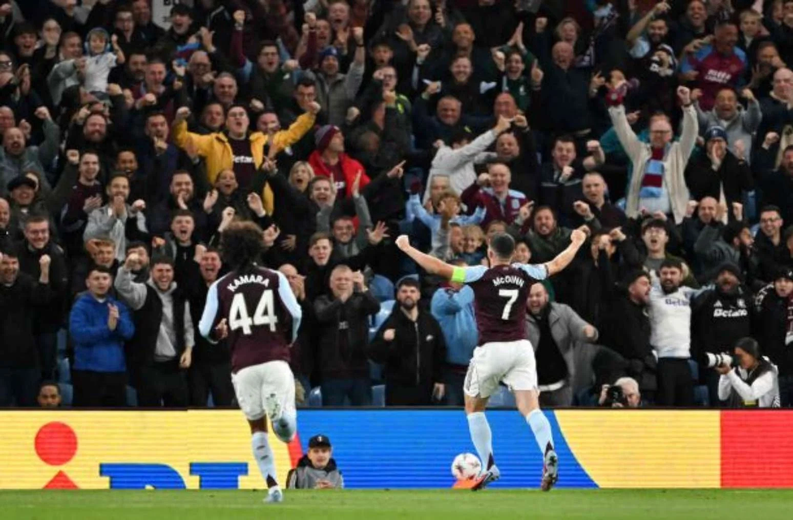 Aston Villa Gigit Bologna, Lolos Semifinal Liga Europa dan Emery Tetap Fokus ke Premier League