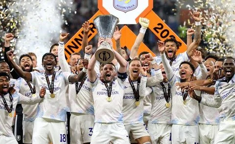 Aston Villa Raih Gelar Europa League di Besiktas Park: Sejarah Baru, Pesta Malam, dan Janji Prince William