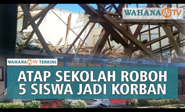 Atap Dua Ruang Kelas SMAN 7 Mataram Ambruk, Empat Siswa Terluka