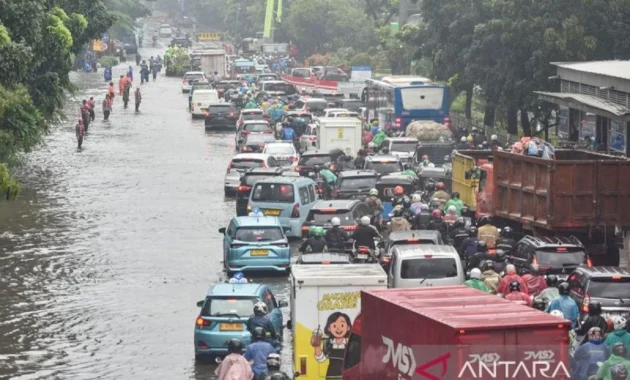 Banjir Rendam 55 RT dan Tiga Ruas Jalan di Jakarta Barat dan Selatan