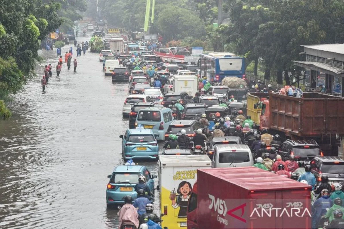 Banjir Rendam 55 RT dan Tiga Ruas Jalan di Jakarta Barat dan Selatan