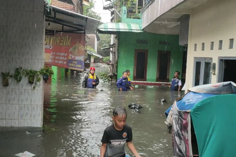 Banjir Solo Mengguncang, Warga Terancam Hingga Atap Rumah, Pemerintah Siapkan Langkah Darurat