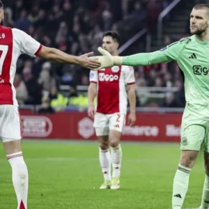 Barca Siapkan Inaki Pena ke Ajax, Maarten Paes di Ambang Kehilangan Posisi Utama di Amsterdam