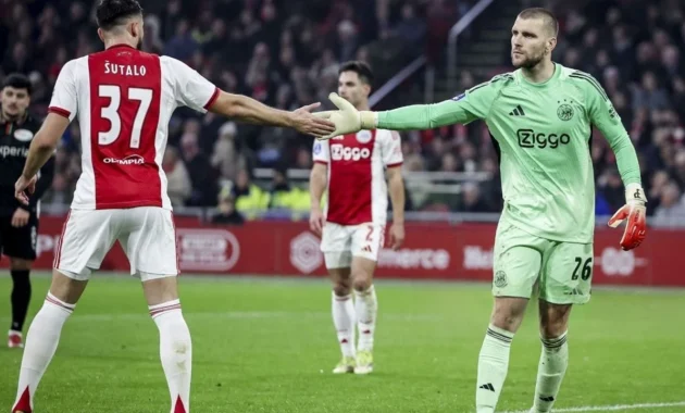 Barca Siapkan Inaki Pena ke Ajax, Maarten Paes di Ambang Kehilangan Posisi Utama di Amsterdam