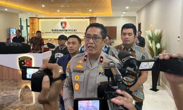 Bareskrim Polri Tetapkan 4 Orang Tersangka dan 2 Buron Pasca Penggerebekan Tempat Hiburan Malam di Medan Bareskrim Polri Tetapkan 4 Orang Tersangka dan 2 Buron Pasca Penggerebekan Tempat Hiburan Malam di Medan