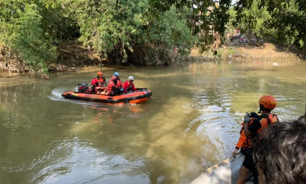 Basarnas: Tim SAR sisir Kali Bekasi cari pemancing yang terseret arus Basarnas: Tim SAR sisir Kali Bekasi cari pemancing yang terseret arus