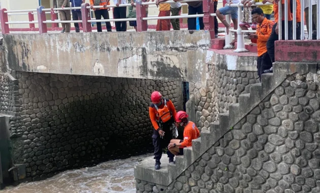 Bayi Ditemukan di Saluran Air: Dirawat di RSUD, Polisi Buru Pelaku, dan Fenomena Bayi Terlantar di Jawa Barat Bayi Ditemukan di Saluran Air: Dirawat di RSUD, Polisi Buru Pelaku, dan Fenomena Bayi Terlantar di Jawa Barat