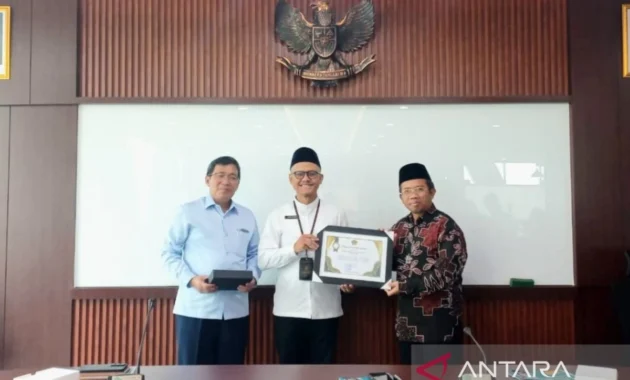 Baznas Raih Penghargaan Kemenag atas Kontribusi Dakwah di Wilayah 3T Baznas Raih Penghargaan Kemenag atas Kontribusi Dakwah di Wilayah 3T