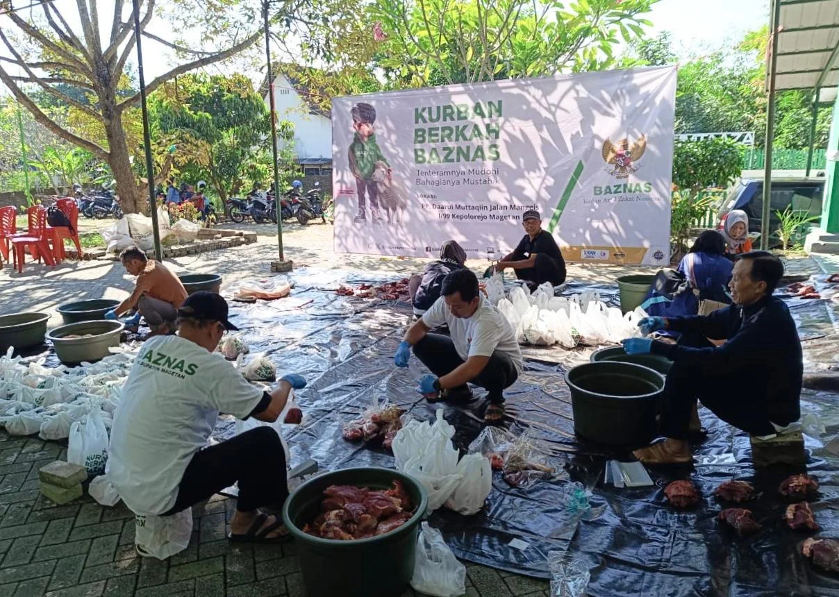 Baznas Salurkan Daging Kurban untuk Warga Prasejahtera di Jurangmangu
