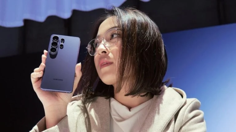 Bernadya Uji Galaxy S26 Ultra: Layar Privat di Publik, Video Malam Makin Percaya Diri, dan Desain Super Tipis