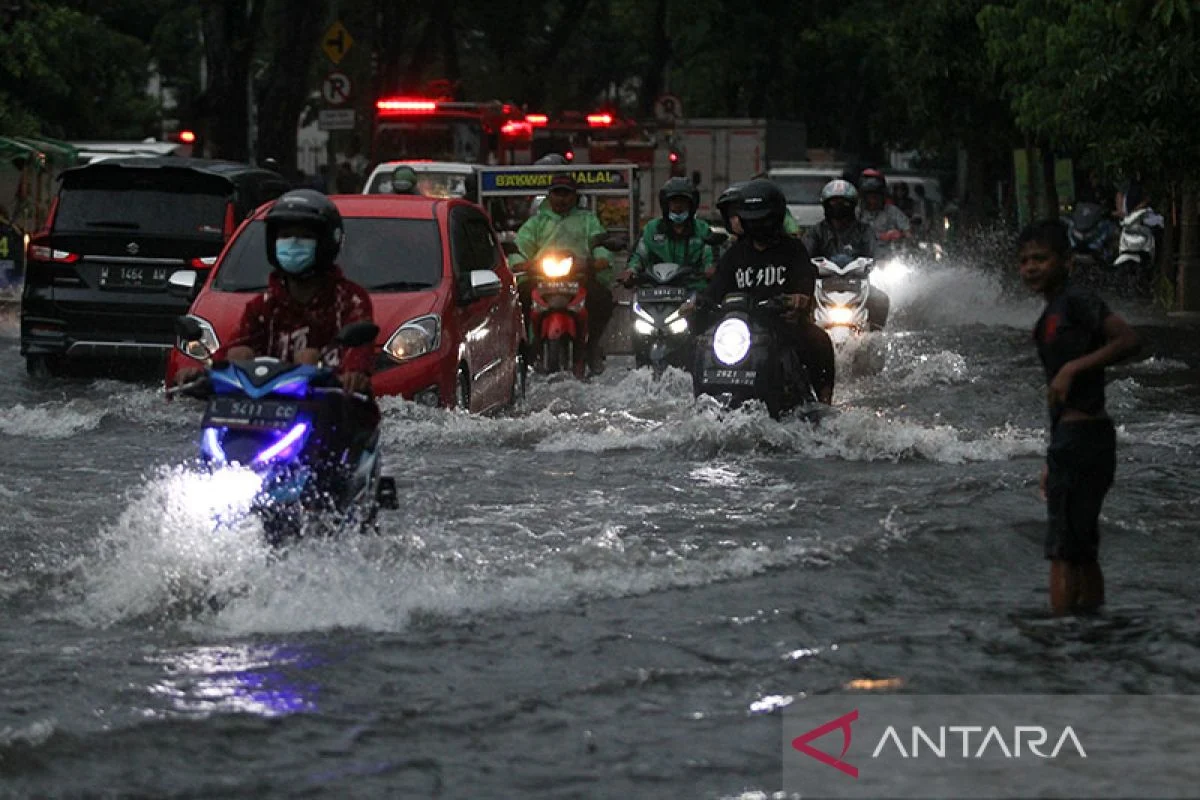 BMKG Imbau Warga Waspada Hujan Lebat di Beberapa Wilayah Indonesia hingga 17 Mei 2026