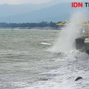 BMKG Peringatkan Gelombang Tinggi hingga 4 Meter pada 25-28 Mei 2026