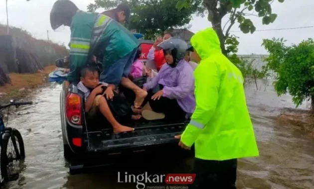 BMKG Peringatkan Potensi Hujan Sangat Lebat hingga 30 April: Ancaman Bencana Hidrometeorologis Mengintai