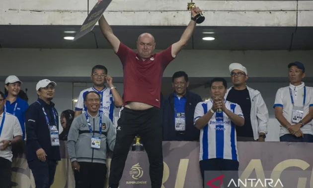 Bojak Hodak Tinggalkan Posisi Pelatih Persib, Resmi Menjadi Penasihat Teknis Bojak Hodak Tinggalkan Posisi Pelatih Persib, Resmi Menjadi Penasihat Teknis