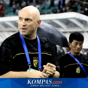 Bojan Hodak Bocorkan Strategi Rahasia, Bernardo Tavares Siapkan Persebaya Bongkar Tembok Baja Arema FC