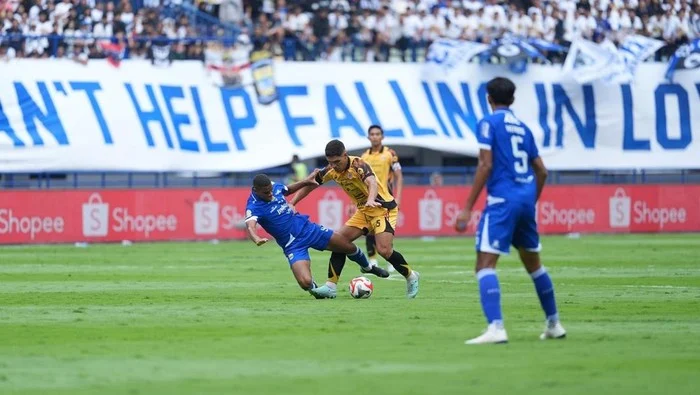 Bojan Hodak: Kemenangan Persib atas Persija, Tapi Kesalahan Laga Dewa United Masih Mengganjal