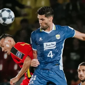 Bojan Hodak Lontarkan Kritik Pedas: Persib Bandung Gagal Maksimalkan Comeback Gila Lawan Bhayangkara FC!