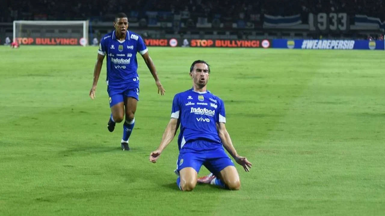 Bojan Hodak Yakinkan Persib Raih Puncak Klasemen Usai Tantangan Borneo FC