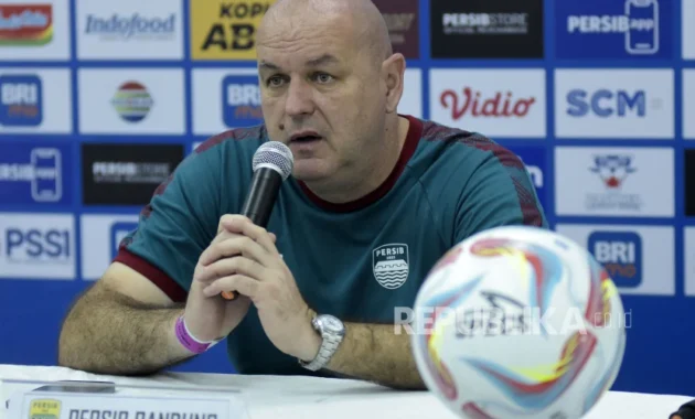 Bojan Minta Persib Lupakan Euforia dan Fokus Kunci Gelar Juara BRI Super League 2025/2026