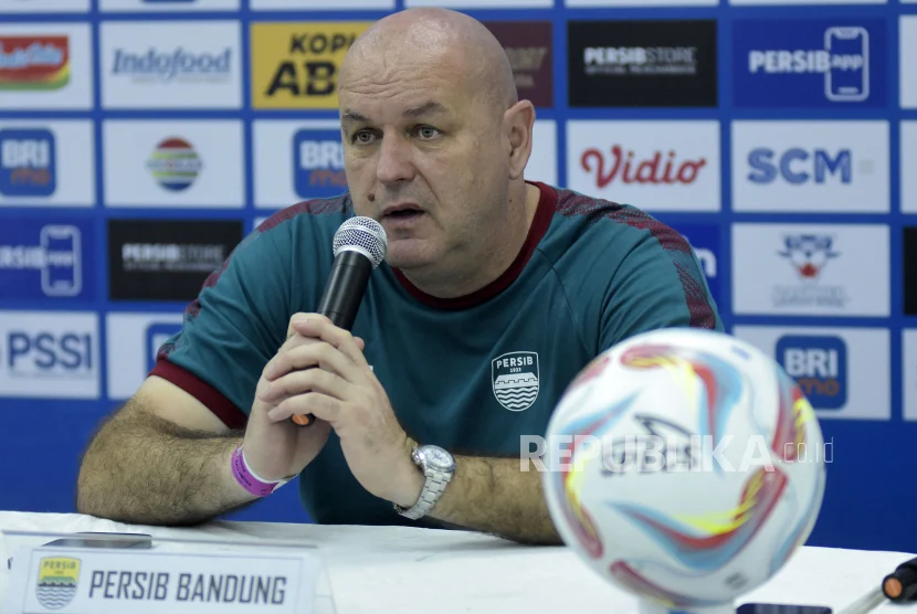 Bojan Minta Persib Lupakan Euforia dan Fokus Kunci Gelar Juara BRI Super League 2025/2026