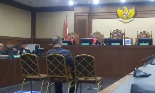 BREAKING! Ibrahim Arief Divonis 4 Tahun Penjara, Lebih Rendah daripada Tuntutan Jaksa 15 Tahun BREAKING! Ibrahim Arief Divonis 4 Tahun Penjara, Lebih Rendah daripada Tuntutan Jaksa 15 Tahun