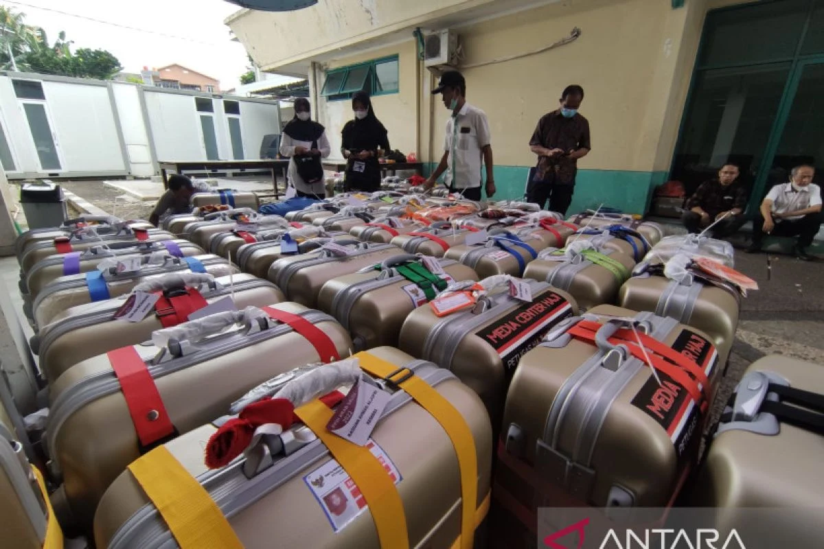 Bupati HSU Puji Kepatuhan Jamaah Calon Haji Terhadap Barang Bawaan