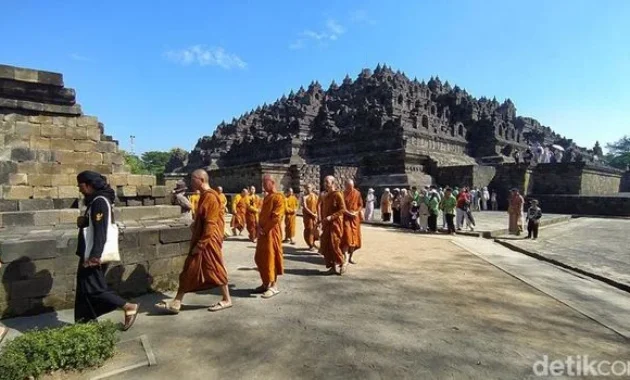 Candi Borobudur Tetap Buka Sampai Pukul 14.00 WIB Saat Waisak 31 Mei Candi Borobudur Tetap Buka Sampai Pukul 14.00 WIB Saat Waisak 31 Mei
