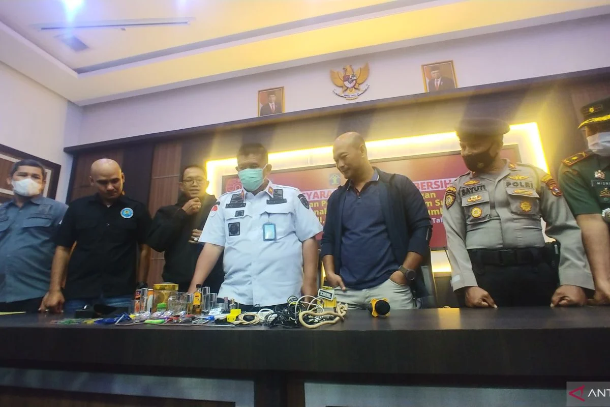 Cegah peredaran narkoba, petugas gabungan geledah Lapas Jember